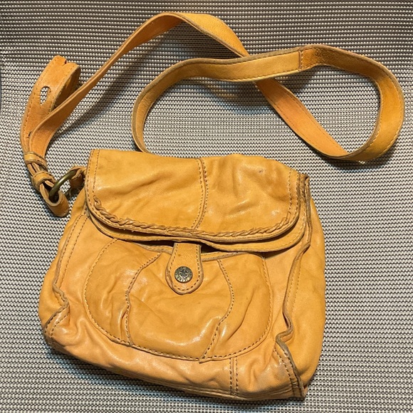 Lucky Brand Handbags - Lucky brand Stylish Tan Leather crossbody Bag